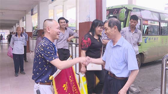 郴汽集團(tuán)嘉禾城鄉(xiāng)公交好司機(jī)，百萬存折尋失主