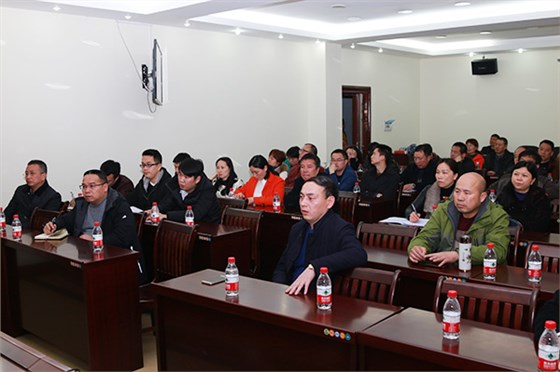 郴汽集團(tuán)組織觀看《互聯(lián)網(wǎng)+傳統(tǒng)企業(yè) &mdash;&mdash;網(wǎng)絡(luò)轉(zhuǎn)型的戰(zhàn)略關(guān)鍵》專題視頻講座