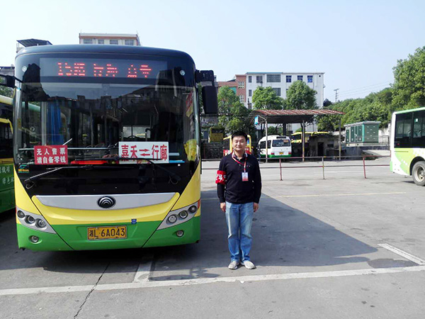 郴汽集團(tuán)嘉禾城鄉(xiāng)公交好司機(jī)，百萬存折尋失主