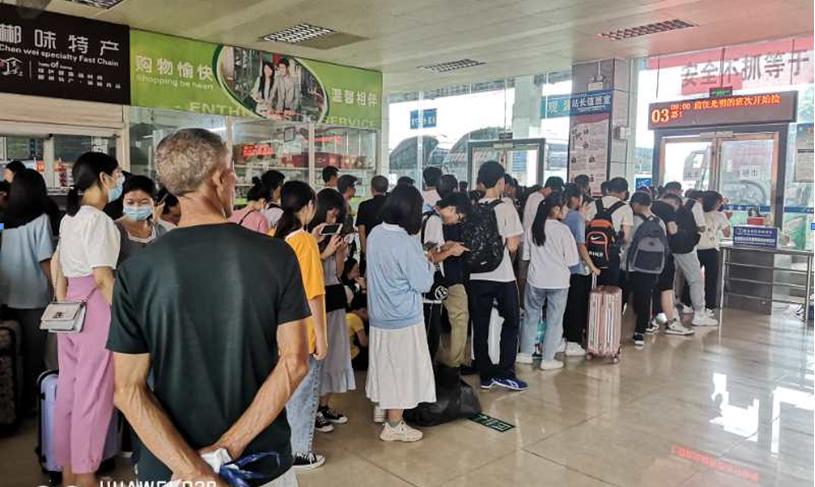 郴汽集團(tuán)桂陽(yáng)分公司迎來“端午節(jié)”假期返程高峰 郴汽集團(tuán)桂陽(yáng)分公司迎來“端午節(jié)”假期返程高峰